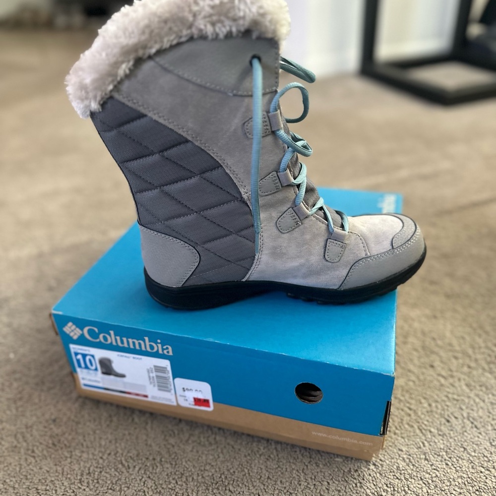 Columbia Women's Gray Winter Boots with Fur Trim